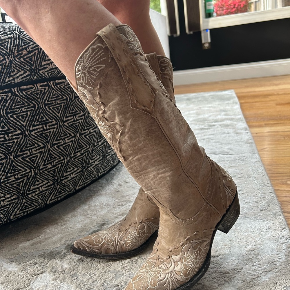 Women’s size 5.5 tan leather cowboy boots Old Gringo Brand
